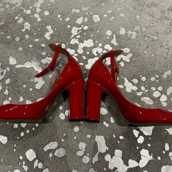 Valentino Garavani Tango Rosso Patent Leather Ankle-Strap Block Heel - Picture 2 of 4